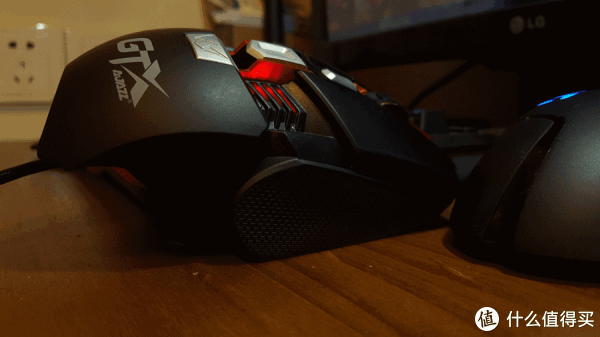 社区首页 电脑数码 电脑外设 鼠标 文章详情   甚至可以说,仅仅四枚