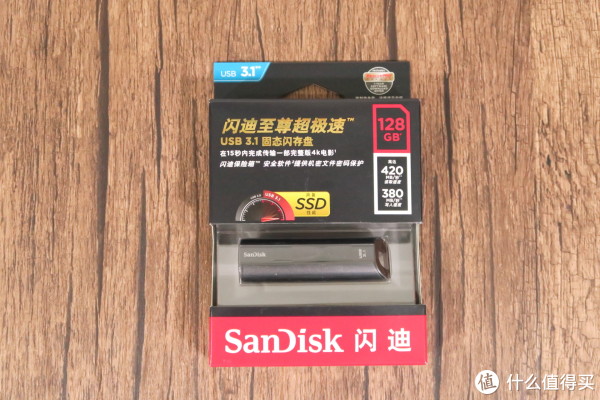 闪迪u盘 文章详情  闪迪cz880的包装第一眼看上去没什么特别的,印满