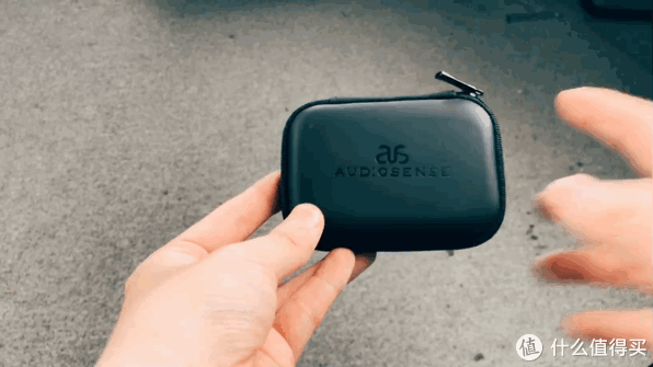 【gif开箱】可以当项链的傲胜可换线蓝牙动铁监听耳机