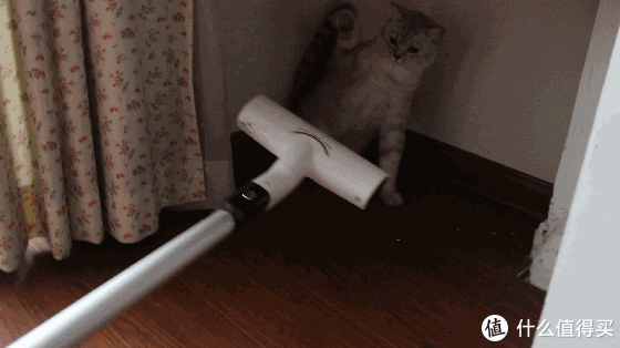 那你可能需要这款「无线轻盈,自由洁净」的松下手持式吸尘器