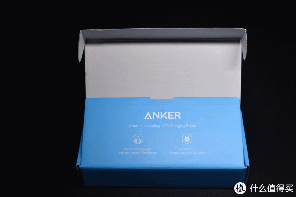 电脑数码 数码配件 文章详情    一张动图来看看anker的三维包装