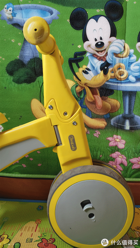 首先700kid柒小佰变形儿童车在开箱后并没有闻到任何刺鼻的气味.