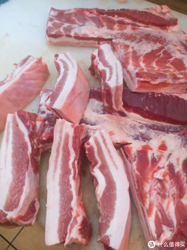 精选280-300斤的土猪,只取2-3斤左右的精品五花肉,五肥五瘦,多一分太