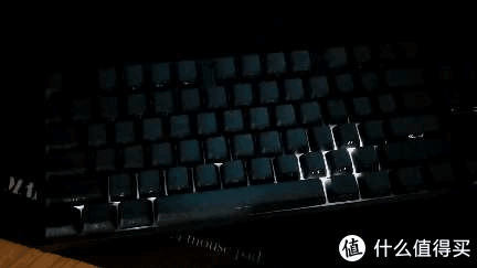 酷冷至尊键盘 文章详情  动图展示一下 用fn f5可以切换灯光的模式