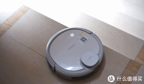 内包装采用了普通的牛皮纸,左上角有科沃斯机器人的字样,中间是沁宝