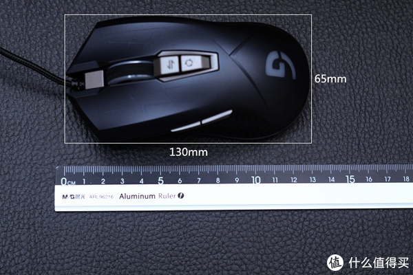 鼠标尺寸,我就取整了,长约130mm,宽约65mm,应该可以算到偏大的鼠标