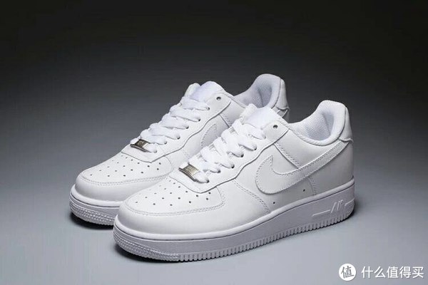 nike air force 1空军一号最经典款式就是纯白色的低帮和中邦了