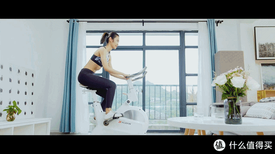减脂与增肌共存不占地方又安静家庭健身利器亿健动感单车d8评测报告