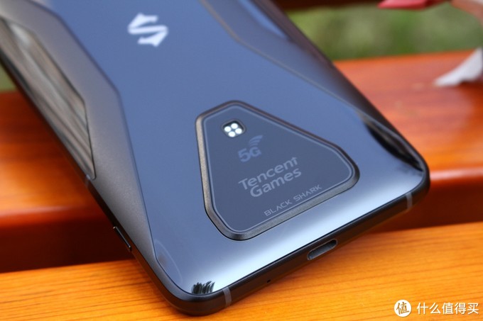 骁龙865加持,地表最强游戏手机!腾讯黑鲨游戏手机3抢先评测
