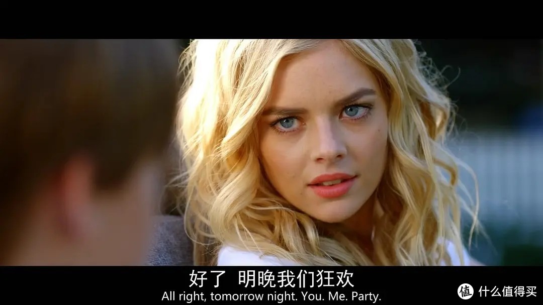 只有平日里常常来照看他的保姆比(萨玛拉·维文 samara weaving 饰)是