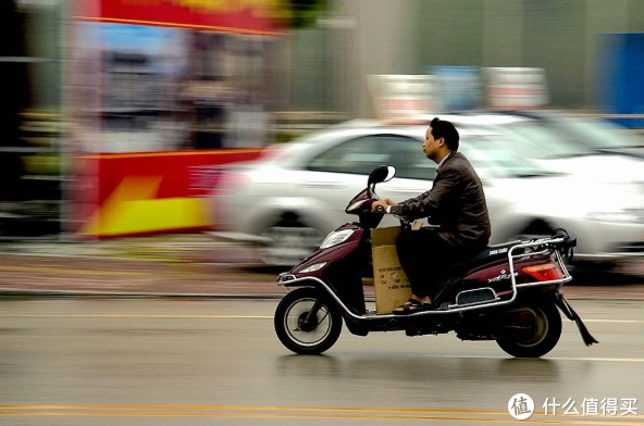 天气渐冷 骑车上下班时对自己好点