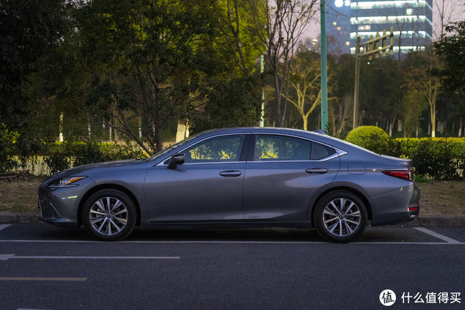 挺香的老头乐2020款lexus雷克萨斯es200云母灰提车分享