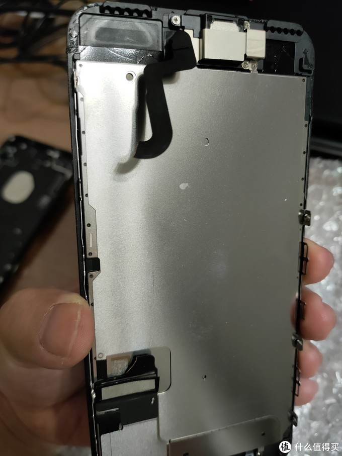 偶然收获一台重伤的iphone7plus,屏幕粉碎,排线断裂,后盖变形.