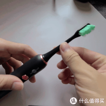 4w次高频震动,高品质刷头,typec接口它就是博皓love me电动牙刷