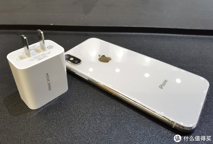 移速pd 20w还是很适合的,像iphonex 和iphone xr它的原装充电器就是