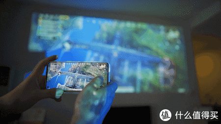 不过大游戏就可能会有些掉帧,毕竟手机的算力是有限的,又玩游戏又投屏