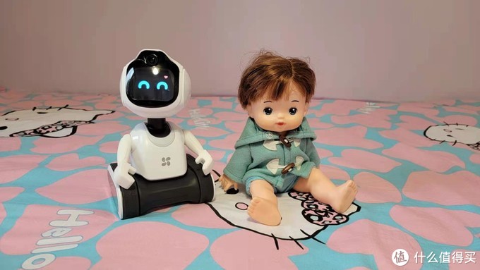 孩子的好玩伴爸妈的好帮手萤石rk2智能陪护机器人到站秀