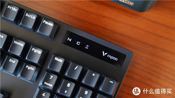 雷柏v500pro无线机械键盘摆脱线材束缚发挥自由想象