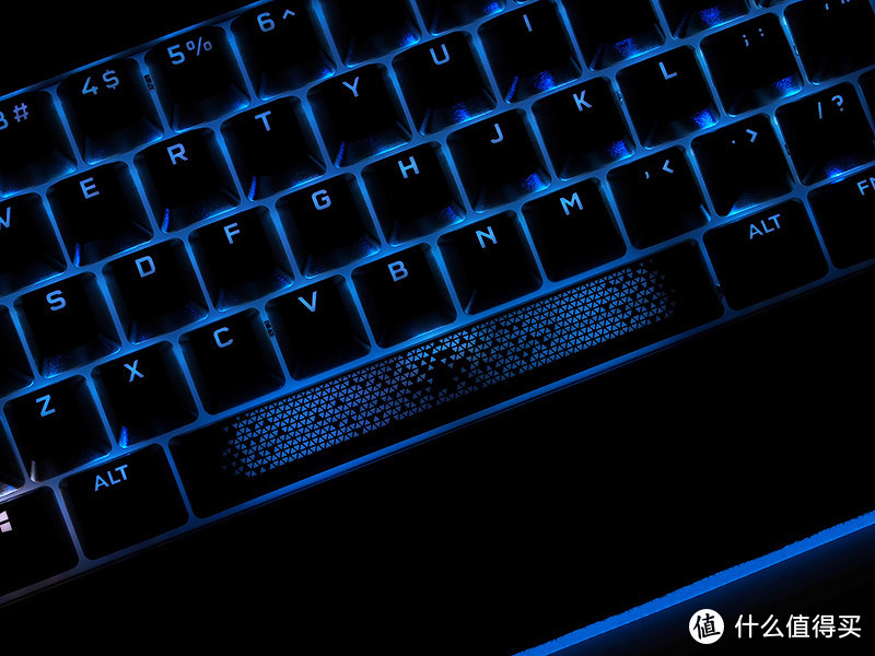 美商海盗船k65mini rgb机械键盘作为一款旗舰级rgb游戏键盘,灯效方面