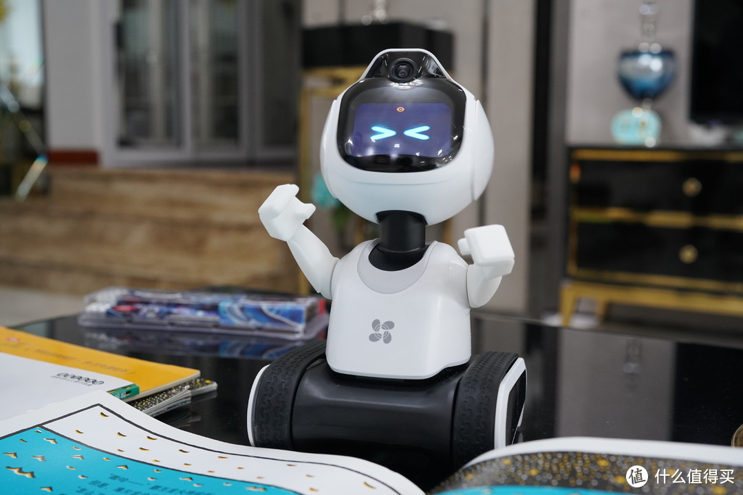 暑期看娃神器监控学习陪伴多合一的机器人值得买吗