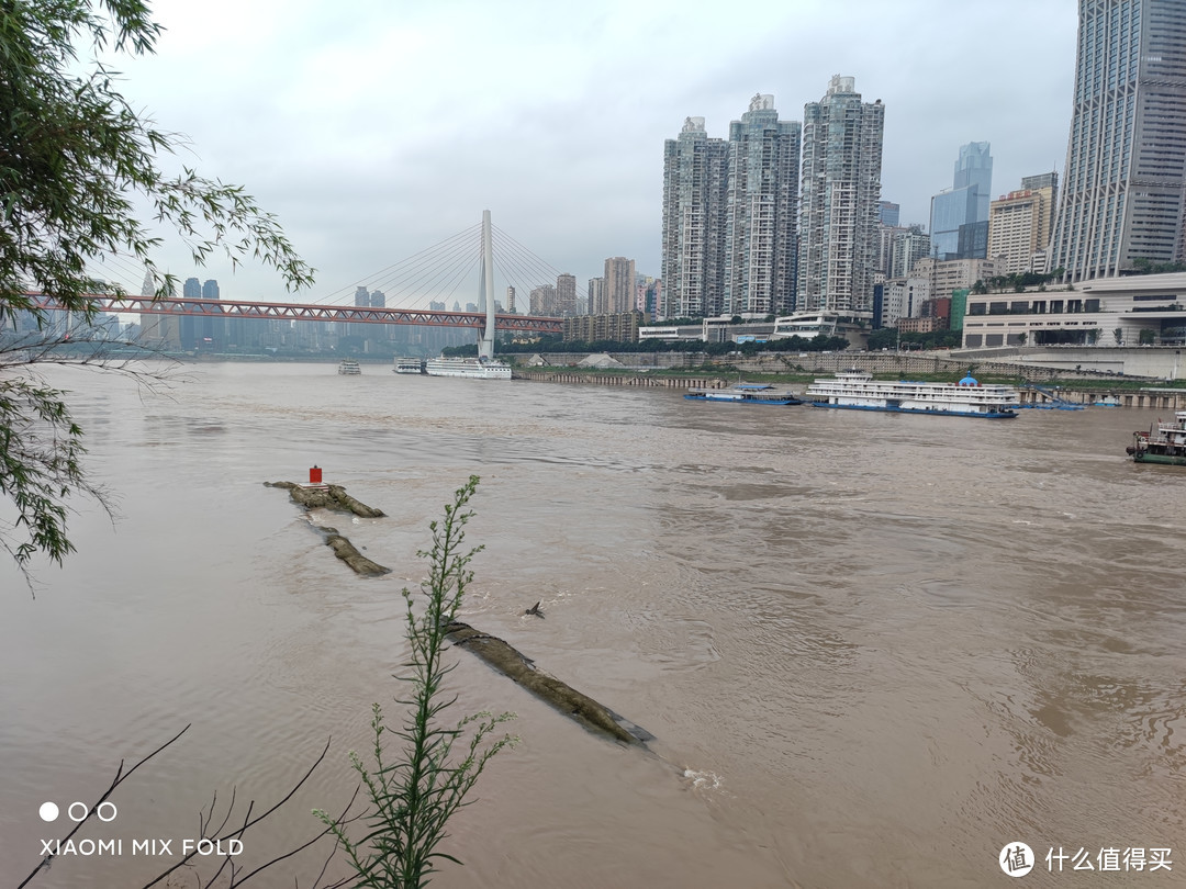 重庆启动洪水防御iii级应急响应南滨路水位迅速上升