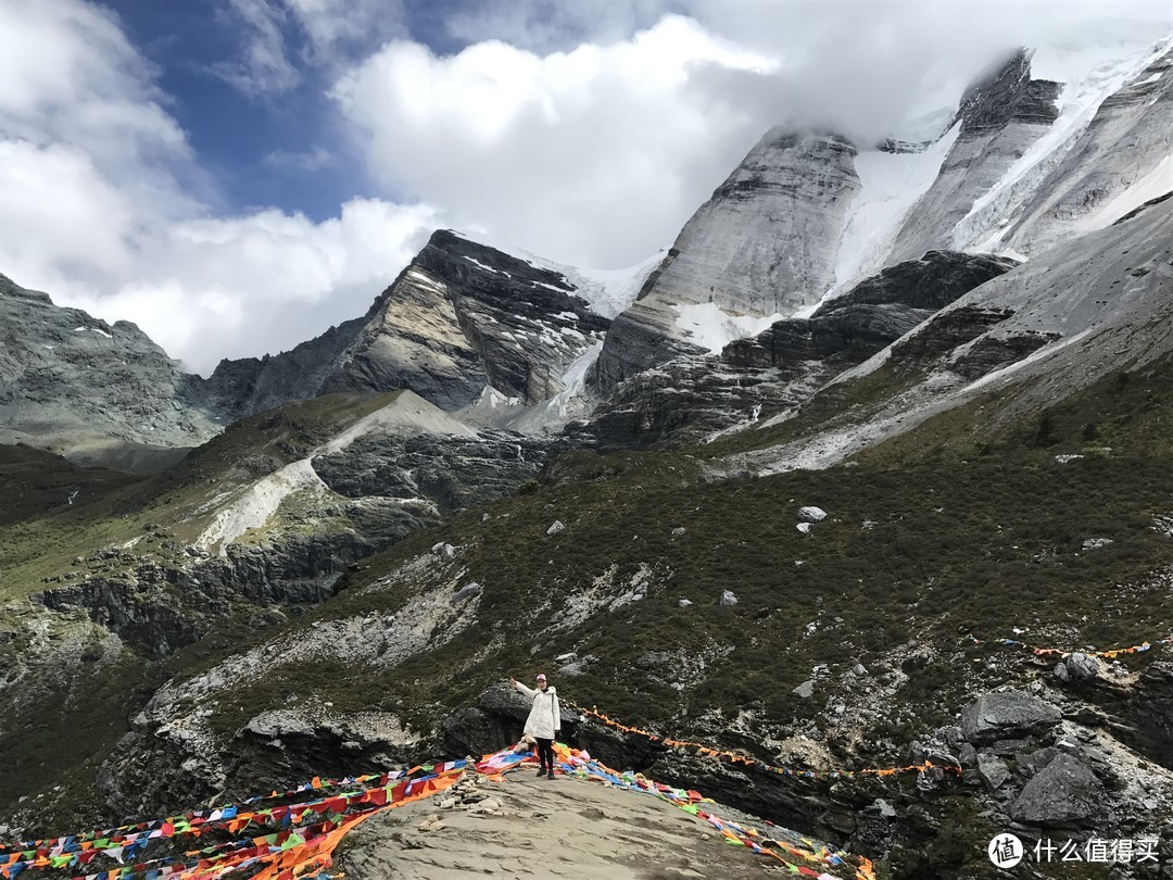 稻城亚丁有三座雪山,即仙乃日,央迈勇,夏诺多吉