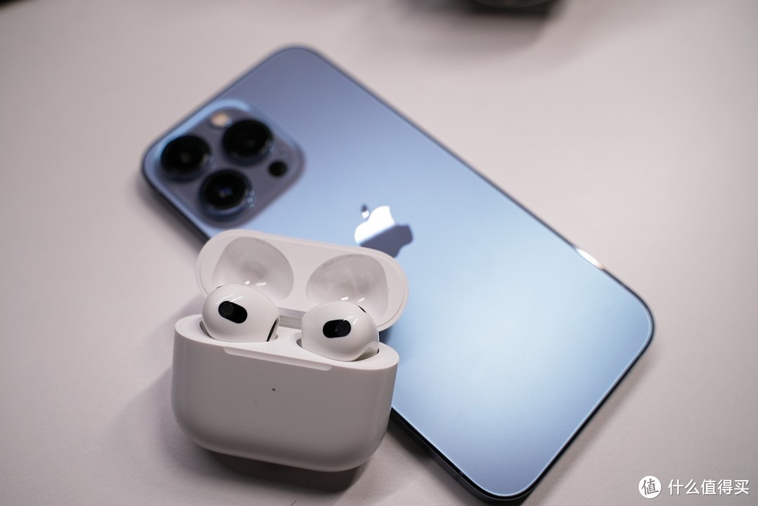 这只是往前挪了一小步而已;如果说airpods 1代和airpods pro的面世