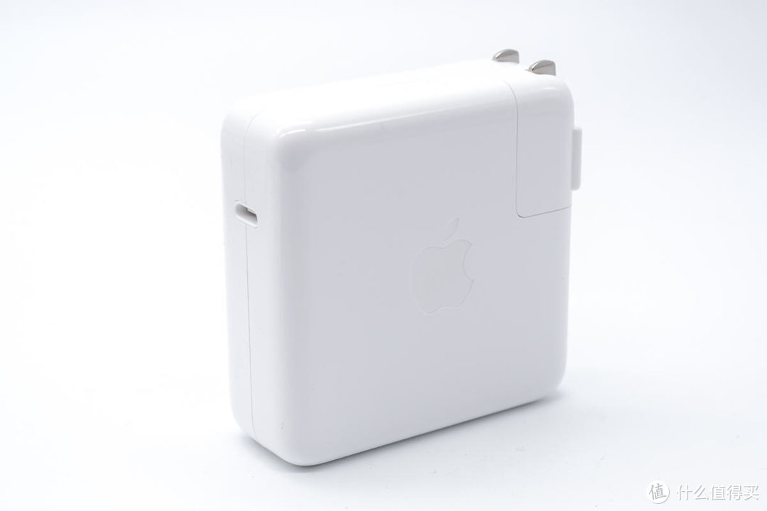 支持67w大功率快充苹果新款macbookpro14标配充电器测评