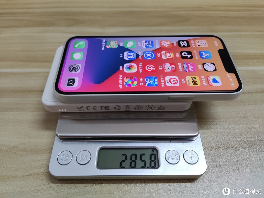 手机要有手感无线充电宝也要有手感iphone13mini素乐无线磁吸移动电源