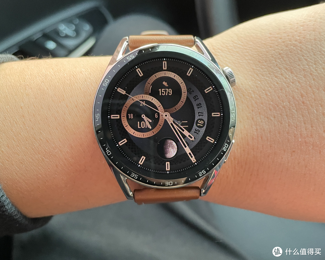 小宅近日拿到了华为watch gt3 46mm这款智能手表,该手表是华为最新的