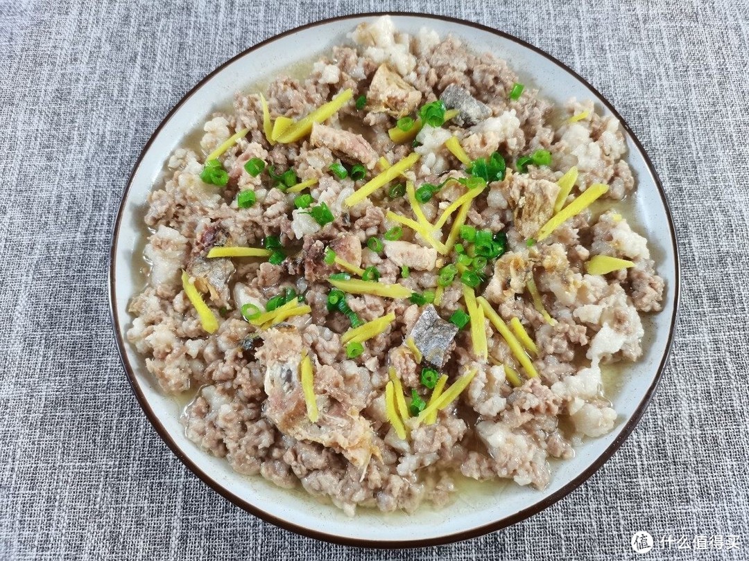 广东住家饭篇二百三十三马鲛咸鱼蒸肉饼