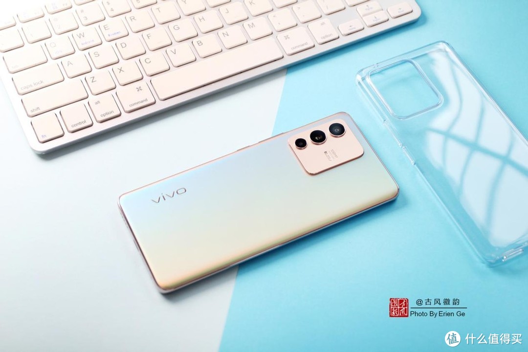 vivo s12 pro暖金配色开箱图赏,曲面屏设计,手感舒适颜值高