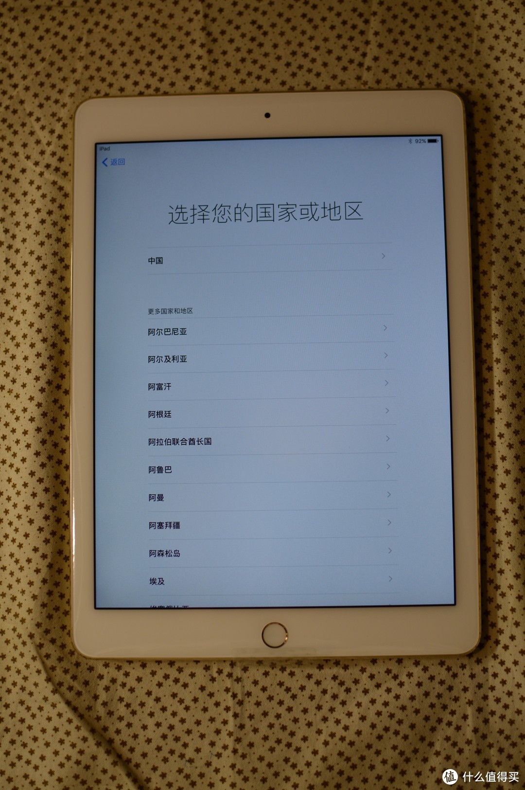 种草已久的 iPad air 2 128G 金色 开箱及 BENKS 贴膜