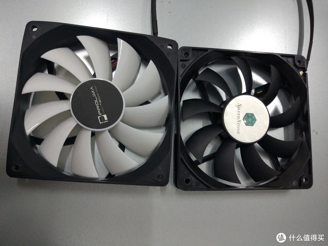 ID-COOLING FROSTFLOW 240 一体水冷散热器 对比 DEEPCOOL 九州风神 玄冰 300 风冷