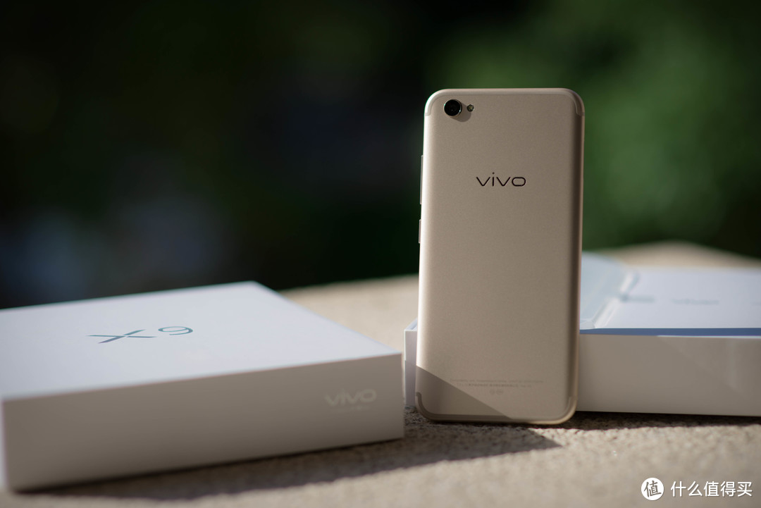 vivo x9 亮颜亮眼， 前置双摄柔光美颜加持的一款自拍利器