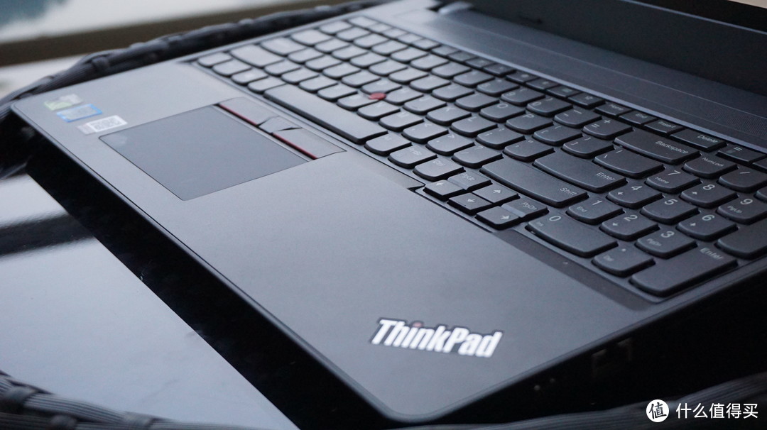 用小黑玩魔兽，年少时的梦想——ThinkPad 黑侠E570 GTX游戏笔记本拆机评测