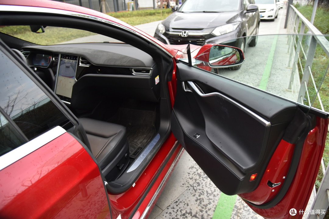 机车男与电动怪兽的偶遇 —— Tesla Model S/X 简评