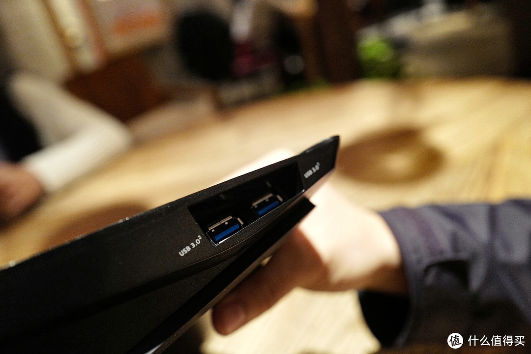 侧边的两个USB 3.0接口