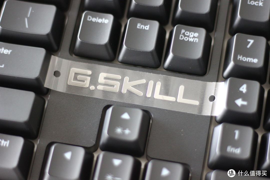 来自内存大厂的优秀外设产品——芝奇（G.SKILL）RIPJAWS KM570 RGB 幻彩背光机械式键