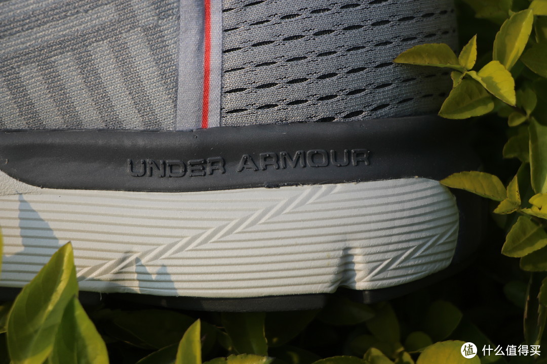 “黑”科技跑鞋也可以很漂亮——UA SpeedForm系列 跑鞋套装测评