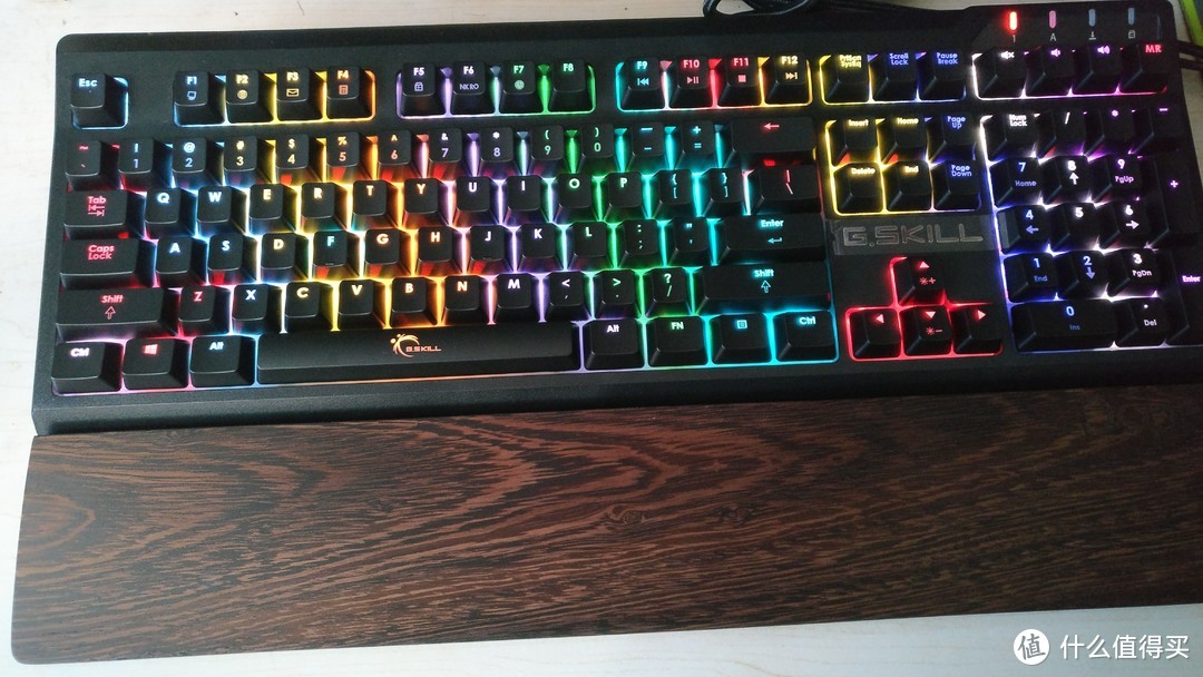 来自内存大厂的优秀外设产品——芝奇（G.SKILL）RIPJAWS KM570 RGB 幻彩背光机械式键