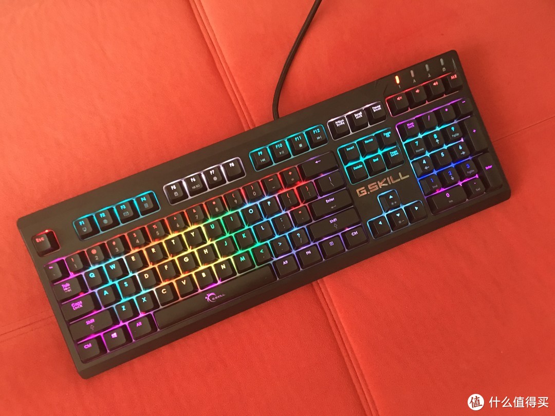 实用与内骚的结合体---芝奇 RIPJAWS KM570 RGB 幻彩背光机械式键盘