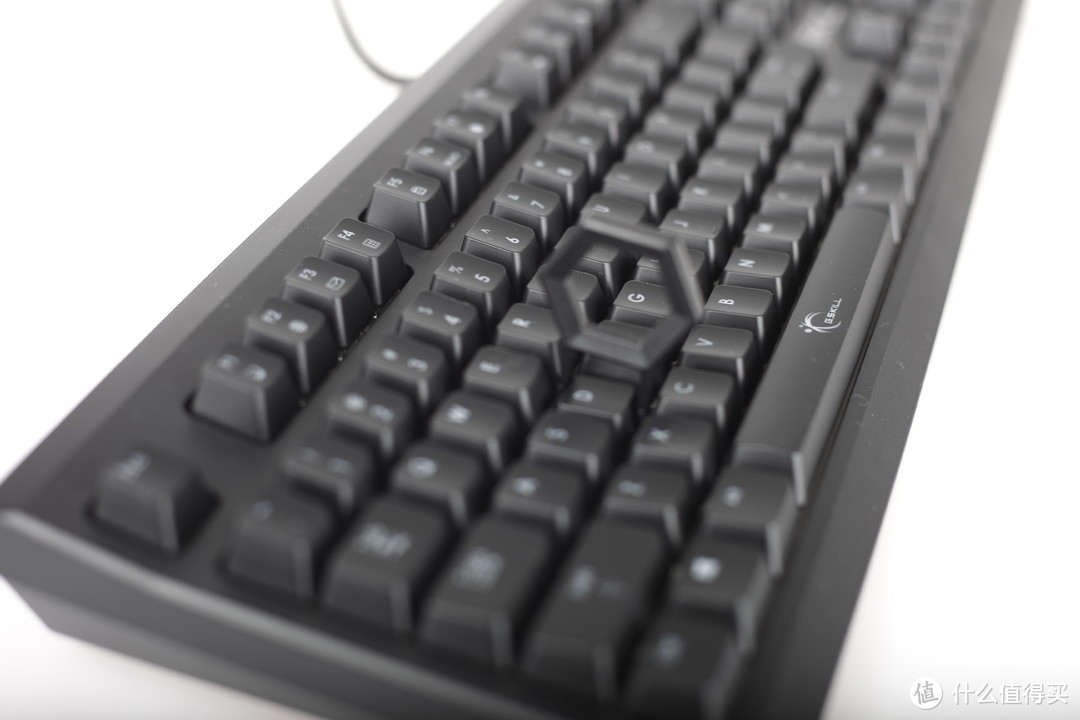 实用与内骚的结合体---芝奇 RIPJAWS KM570 RGB 幻彩背光机械式键盘