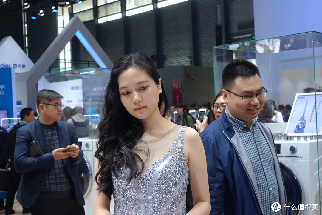 不缺好物，不缺美女：2017年 AWE 中国家电及消费电子博览会