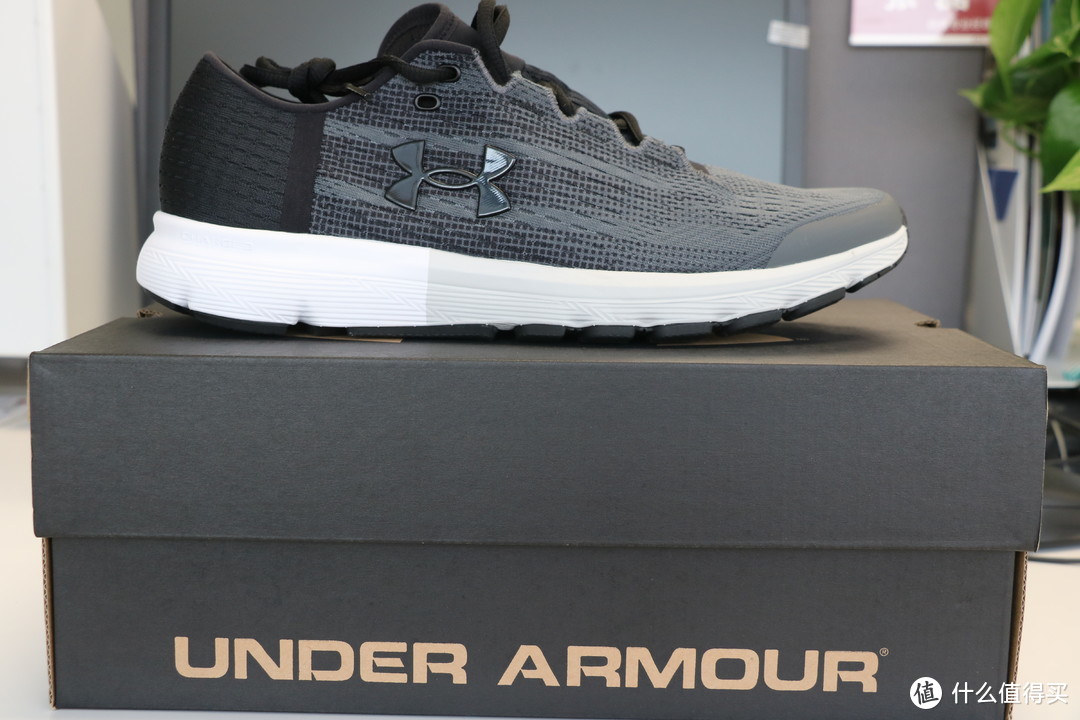 为跑步而生——UNDER ARMOUR 安德玛 SpeedForm系列跑鞋套装