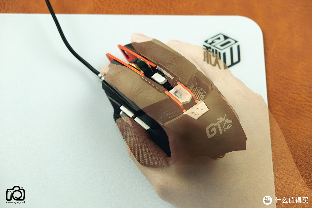 浓厚的未来科技感：AJAZZ 黑爵 GTX 游戏鼠标