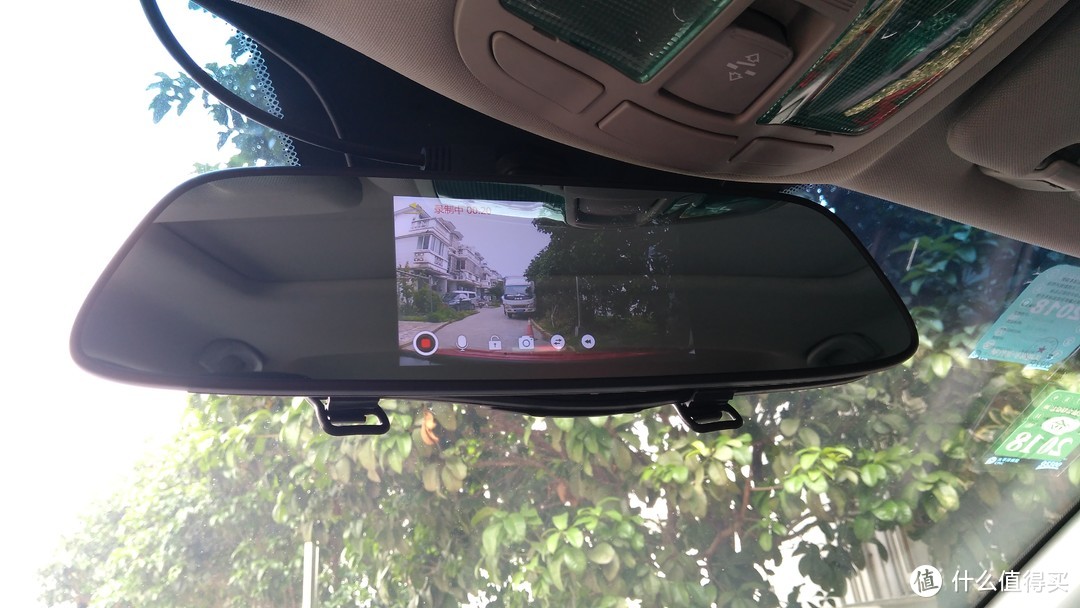 老司机的第二块后视镜，画质略显不足-e路航小度智能行车记录仪体验