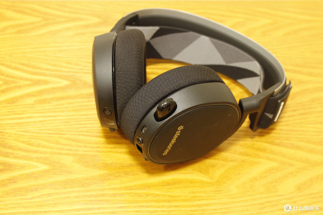 游戏外挂加成steelseries赛睿arctis寒冰7电竞耳机体验