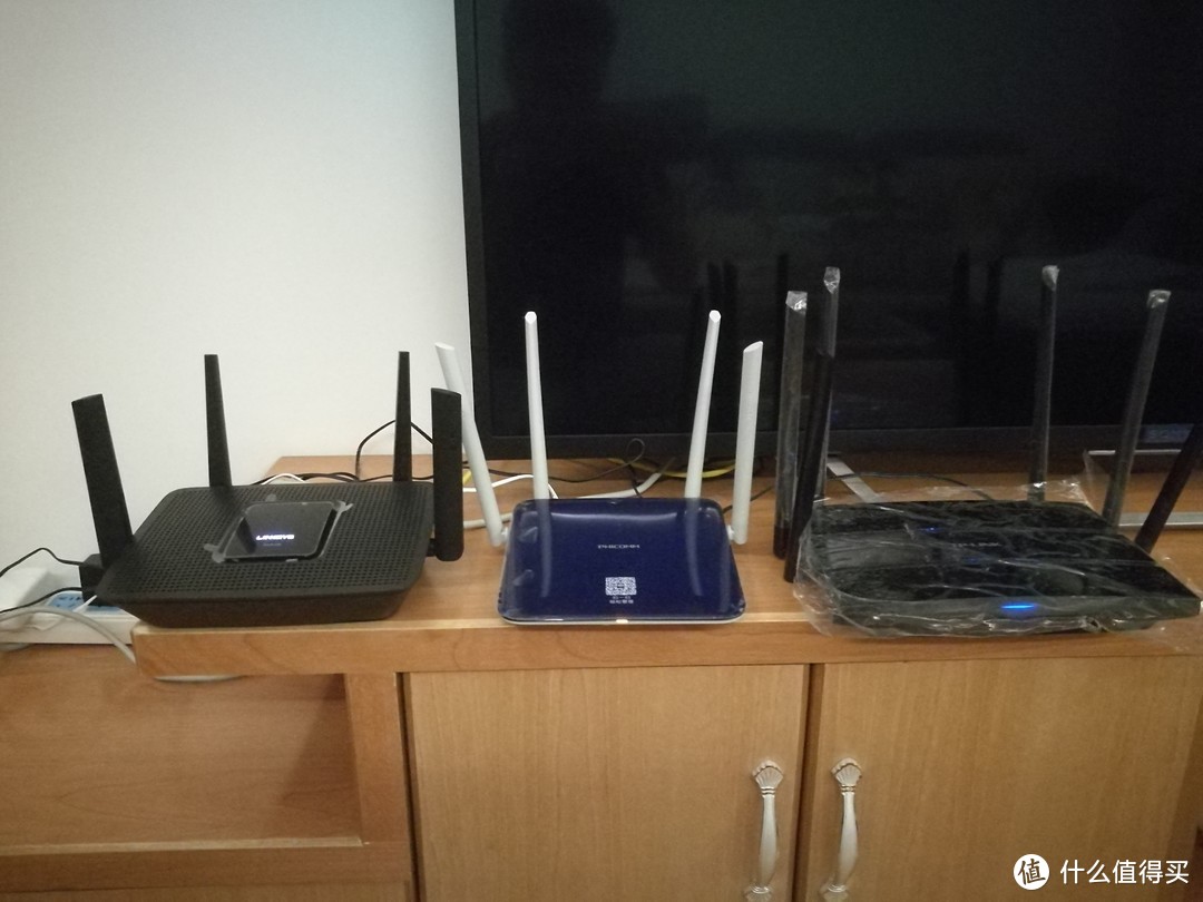 夭寿啦，一个大的欺负两个小的啦！--Linksys EA8300家庭实用型对比使用评测