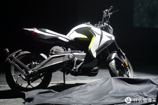 不一样的铁骑:白幽灵电动摩托车发布会纪实、